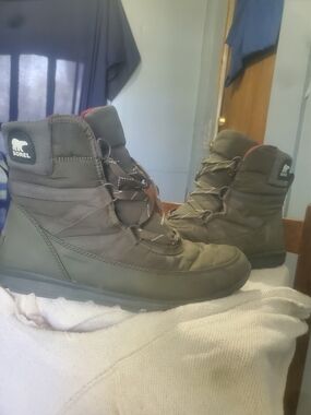*Sorel 10* Olive Green Lace-Up Winter Boots